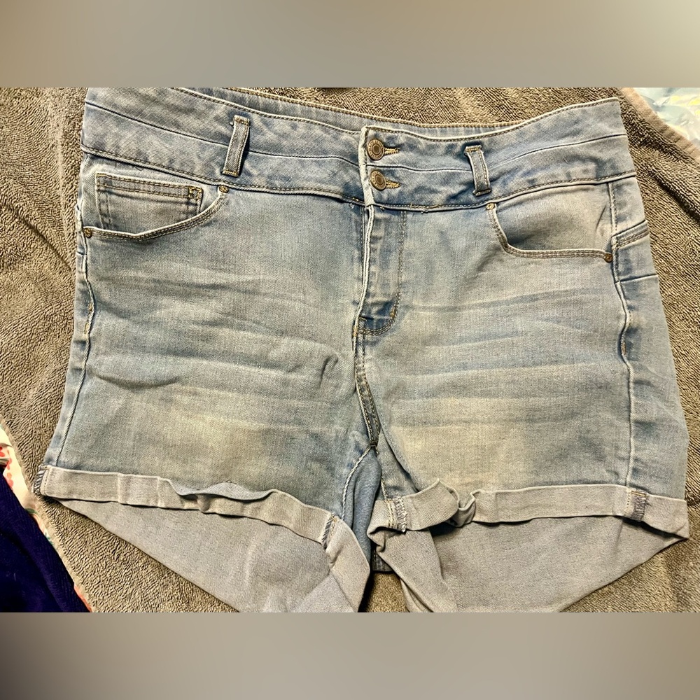 Traded* Wax Jean light Wash Stretchy Denim Shorts 2X - Picture 2 of 5